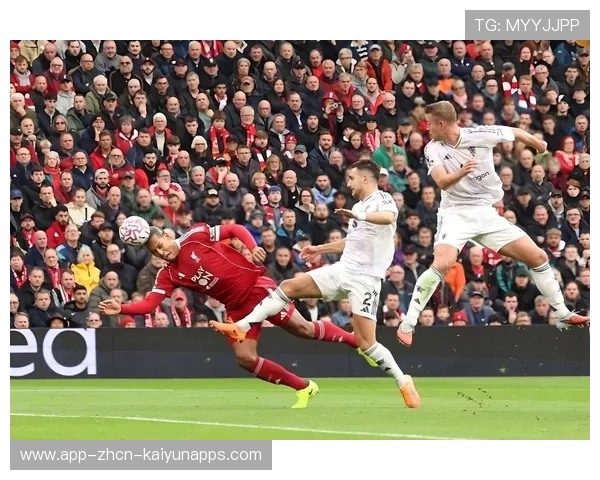 主帅在更衣室怒砸战术板，画面曝光引热议